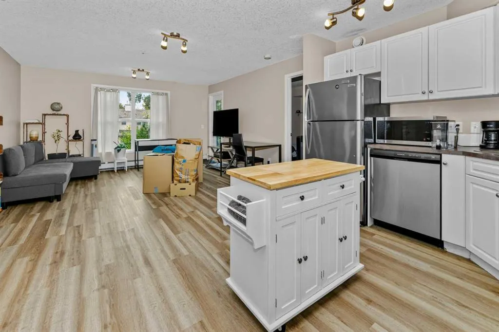 2000 Applevillage Court SE #208