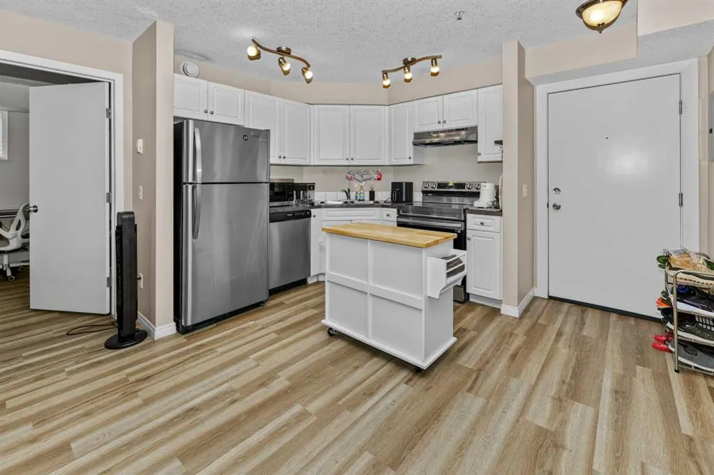 2000 Applevillage Court SE #208