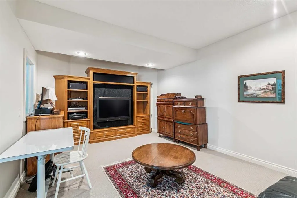 44 Evergreen Lane SW