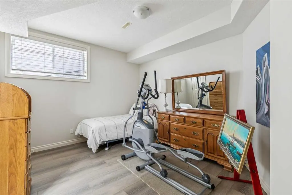 44 Evergreen Lane SW