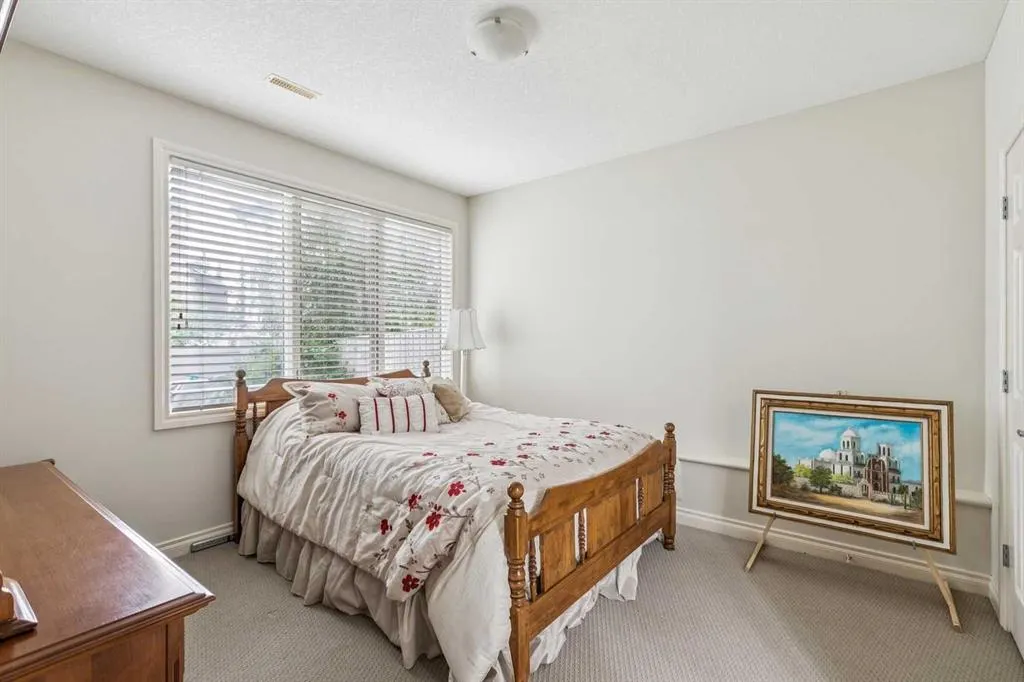44 Evergreen Lane SW