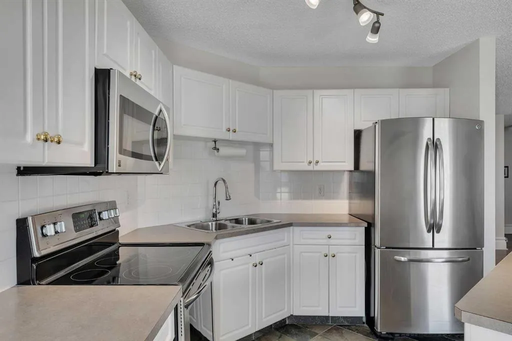 7106 Valleyview Park SE #106