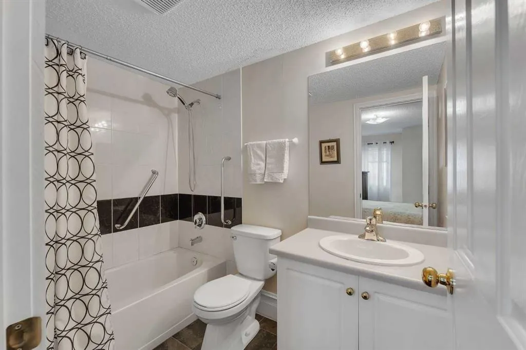 7106 Valleyview Park SE #106