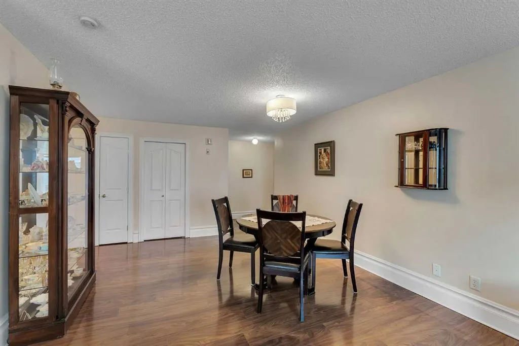 7106 Valleyview Park SE #106
