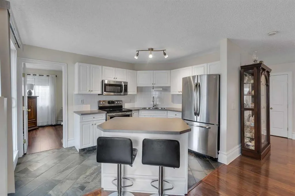 7106 Valleyview Park SE #106