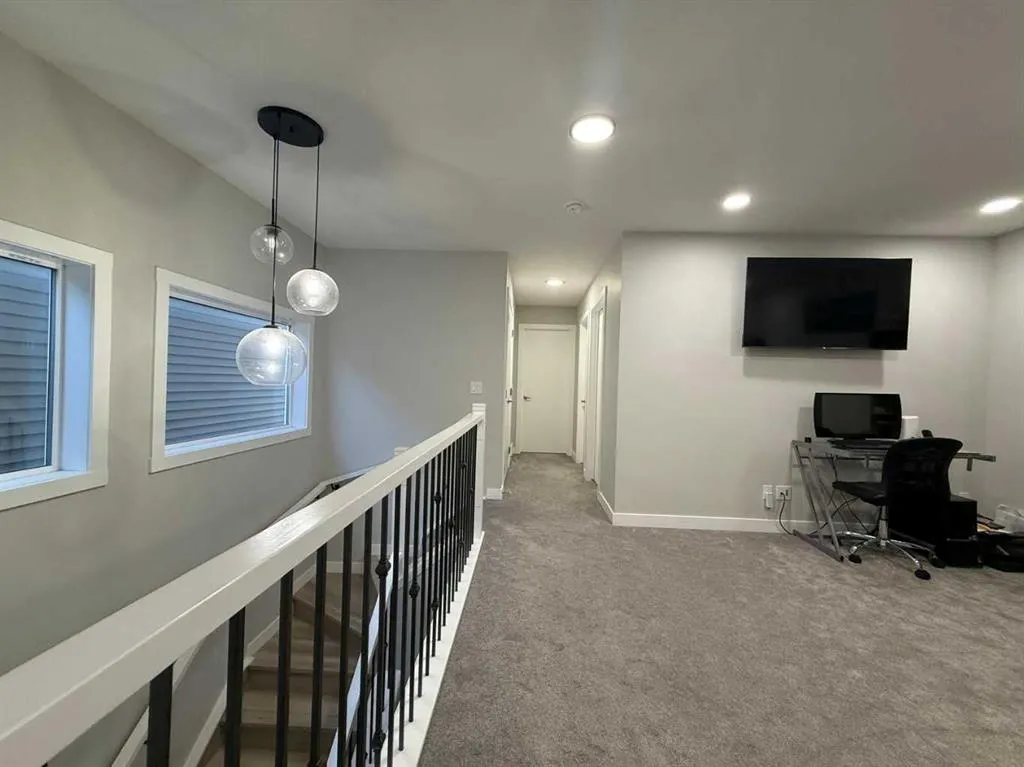 113 Corner Glen Way NE