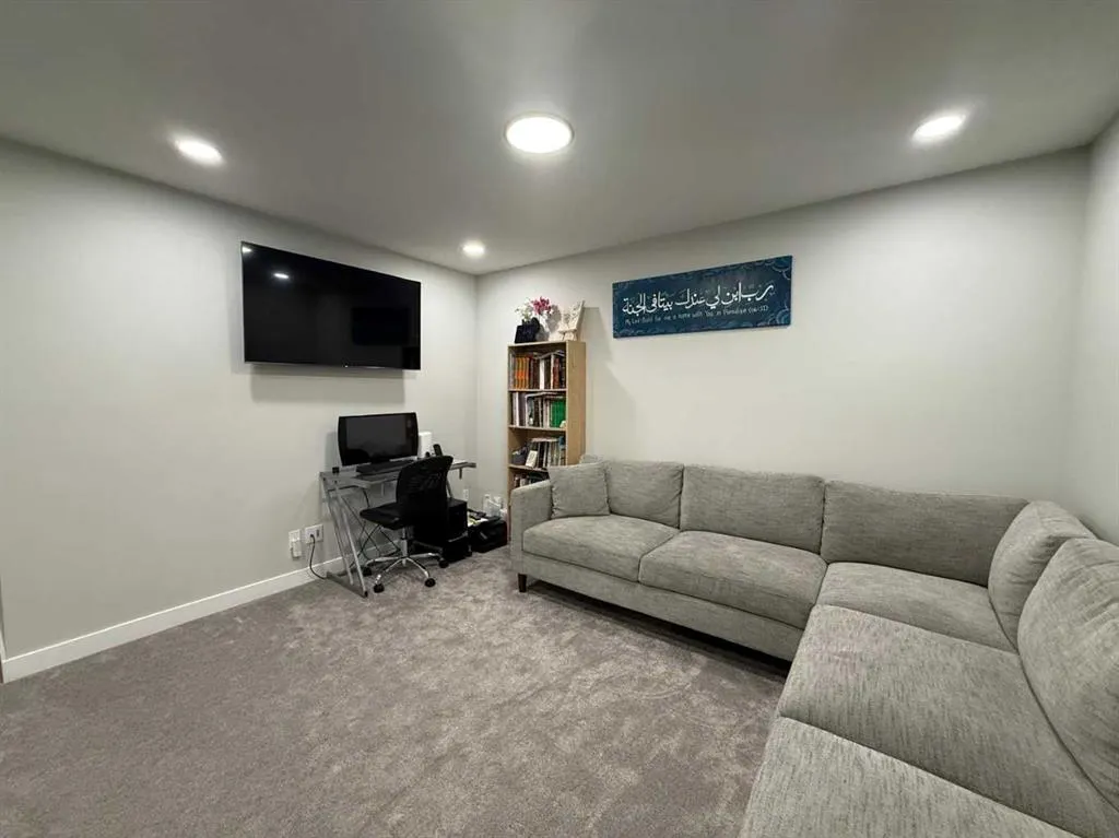 113 Corner Glen Way NE