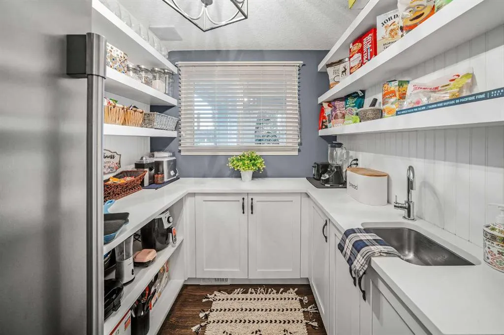325 Thorndale Place