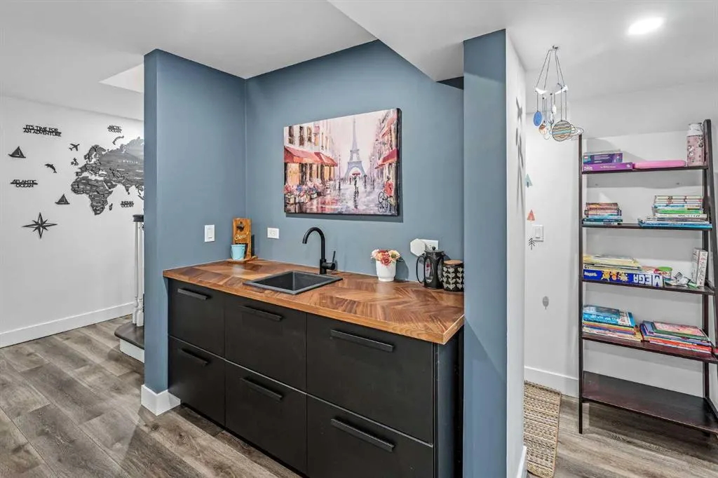 325 Thorndale Place