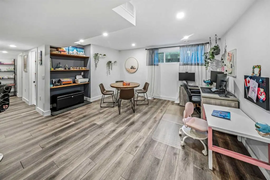 325 Thorndale Place