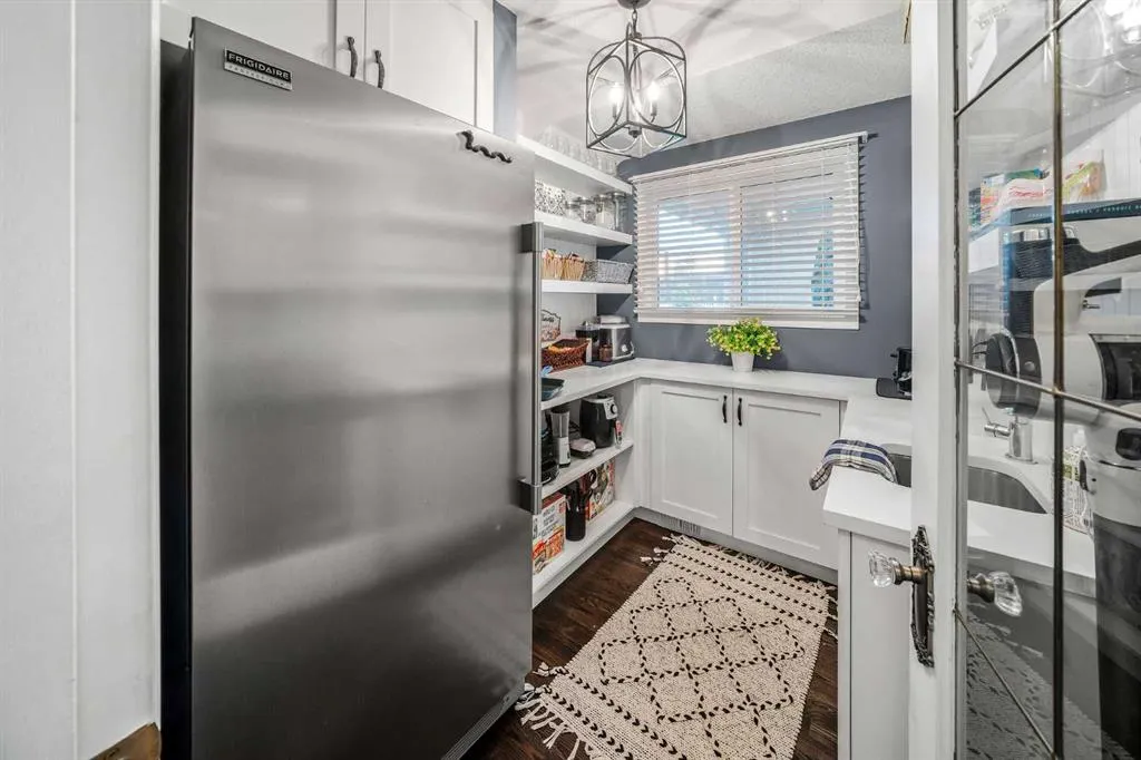 325 Thorndale Place