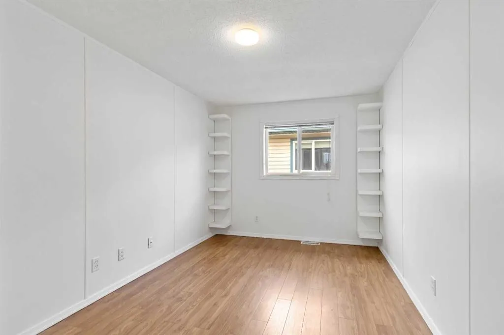 240 Mckinlay Crescent