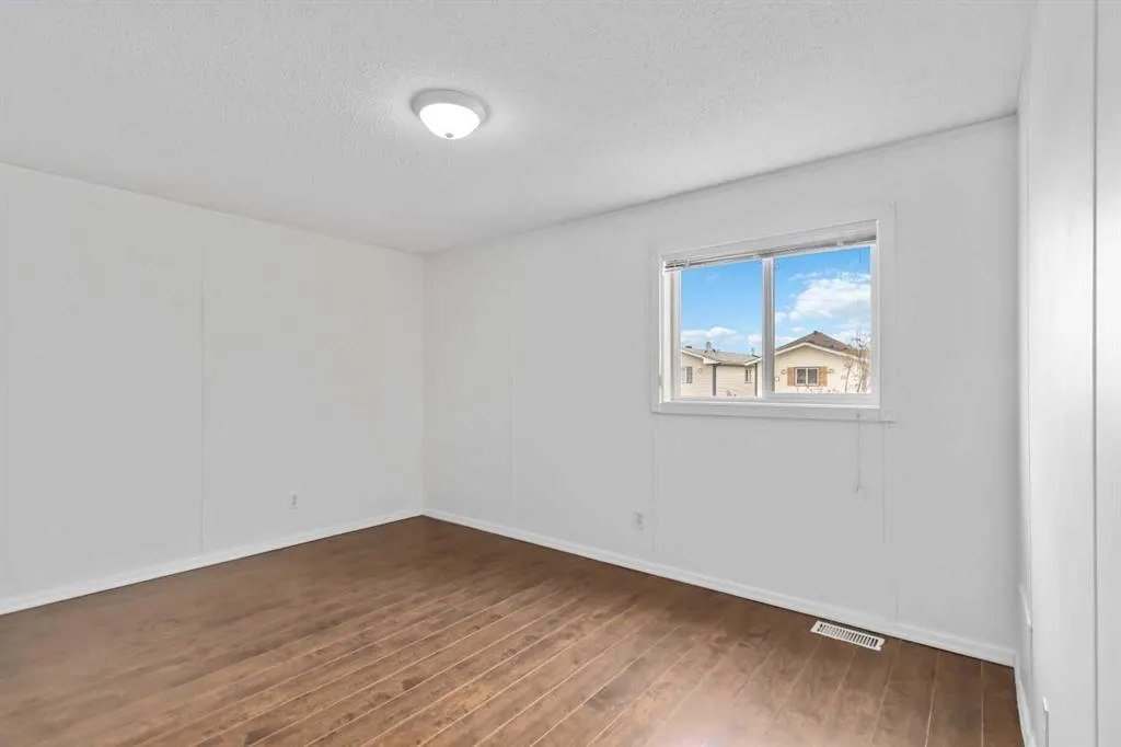 240 Mckinlay Crescent