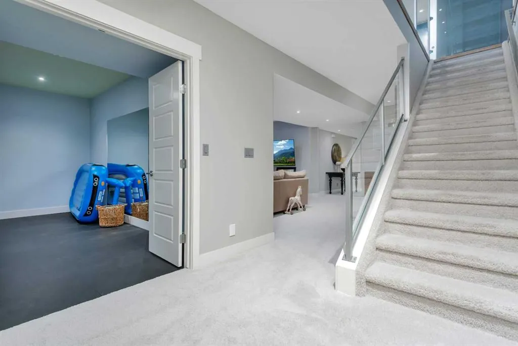 31 Leaside Crescent