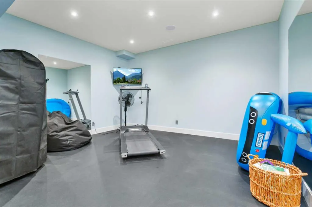31 Leaside Crescent