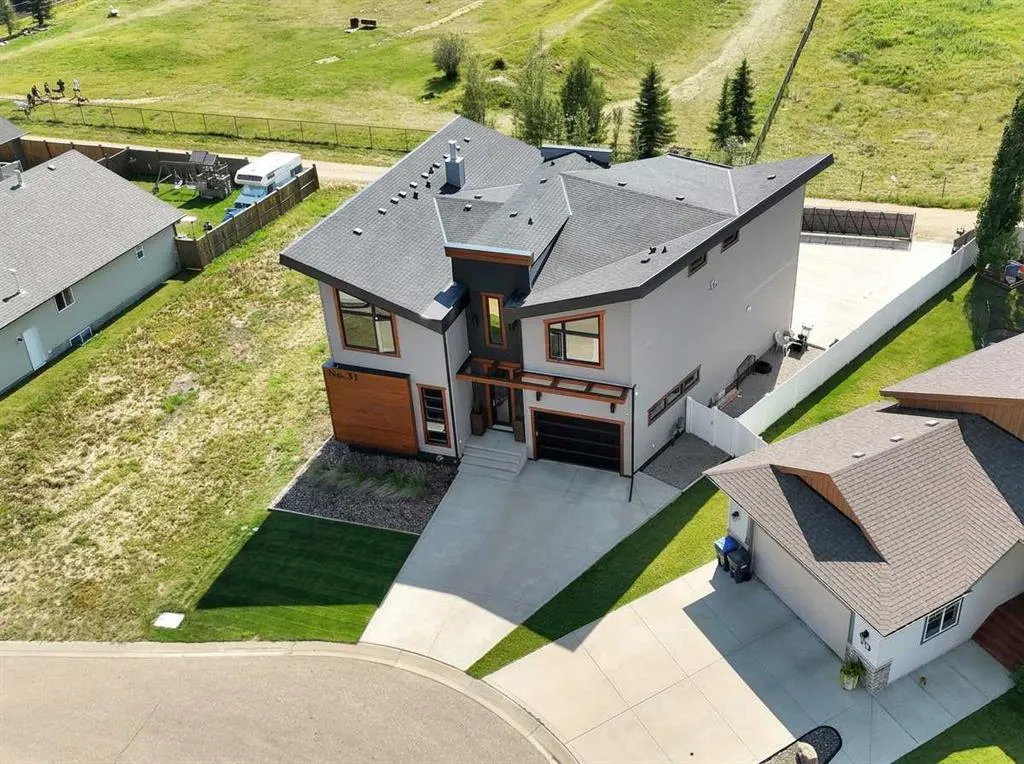 31 Leaside Crescent