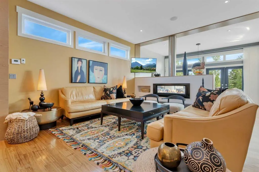 31 Leaside Crescent