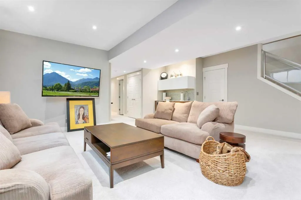 31 Leaside Crescent