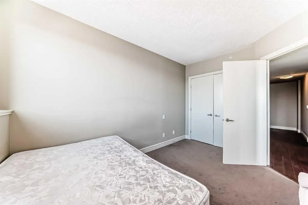 817 15 Avenue SW #402