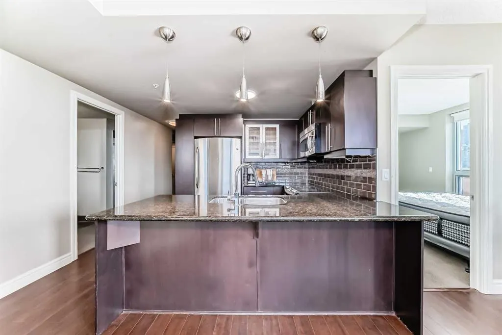 817 15 Avenue SW #402