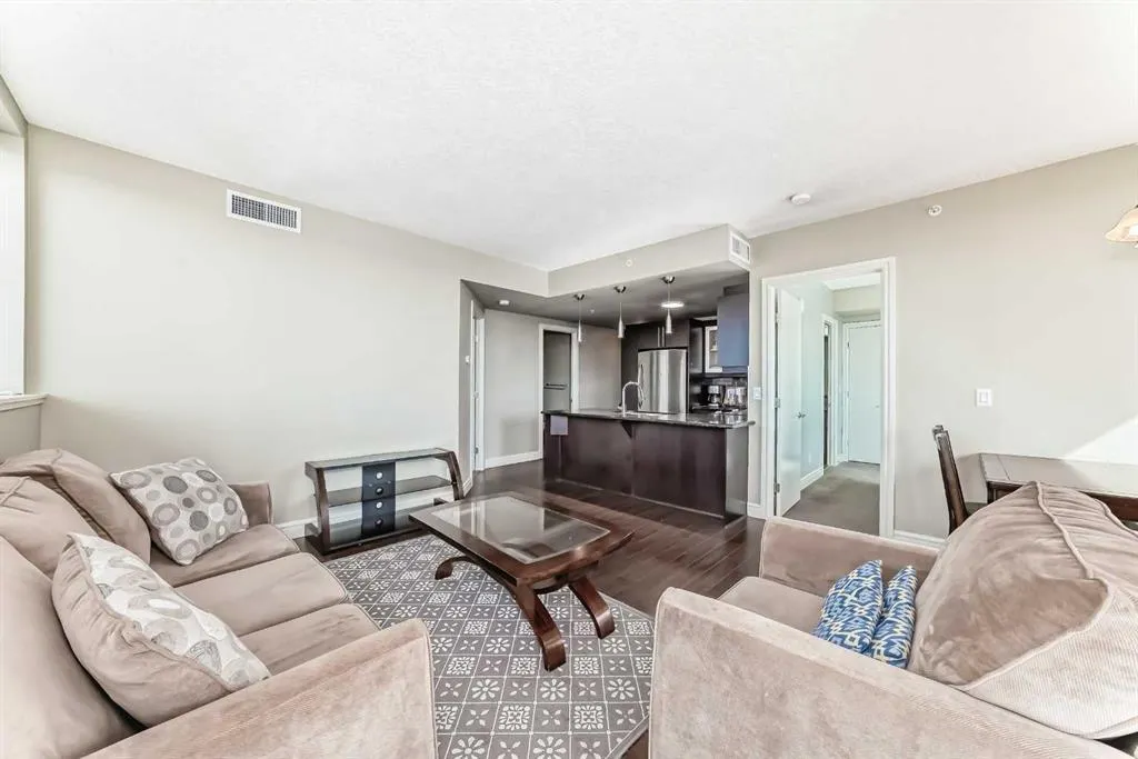 817 15 Avenue SW #402