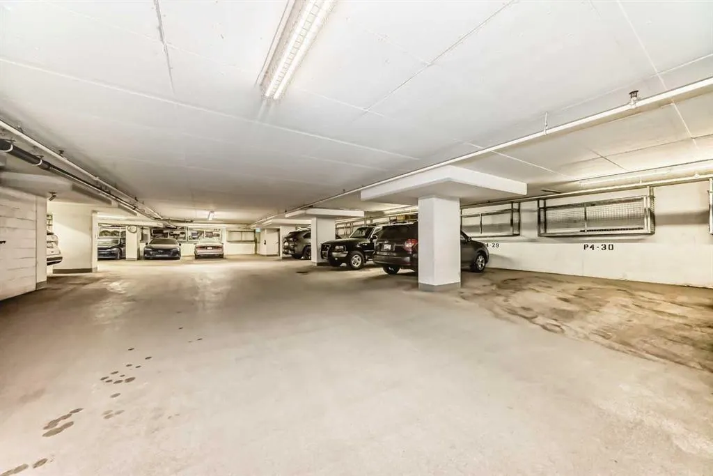 817 15 Avenue SW #402