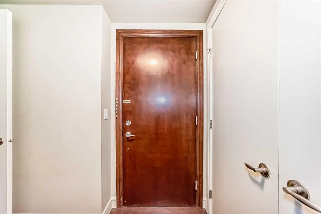 817 15 Avenue SW #402