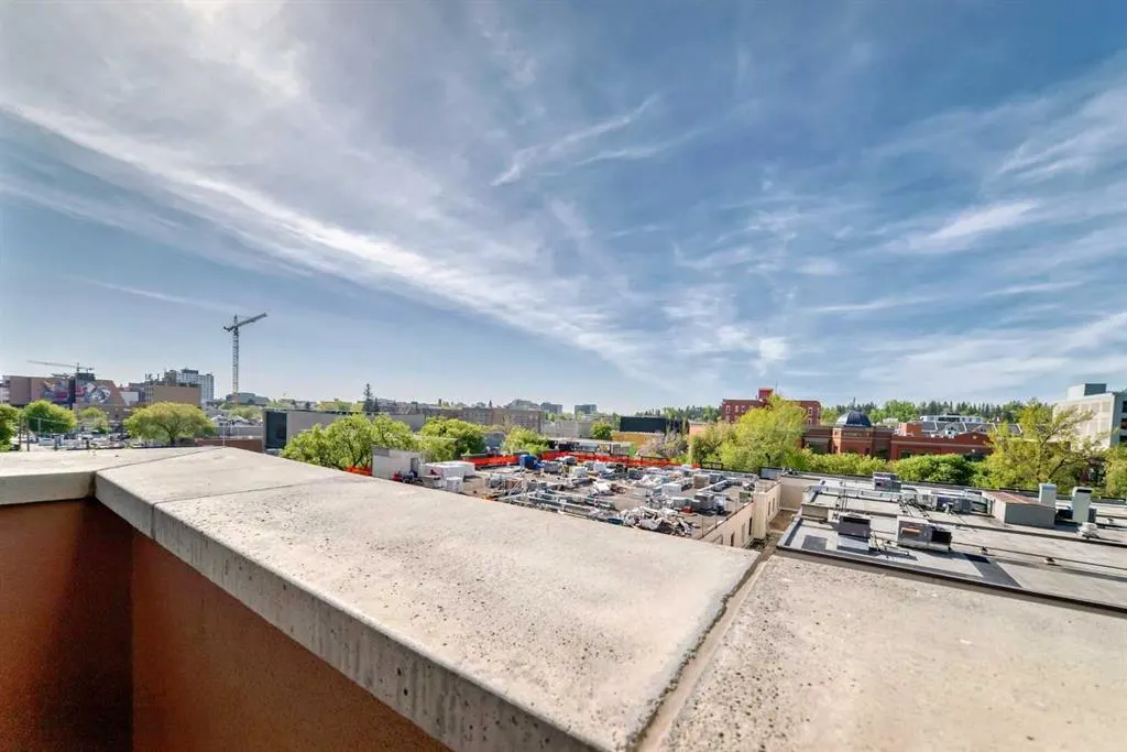 817 15 Avenue SW #402