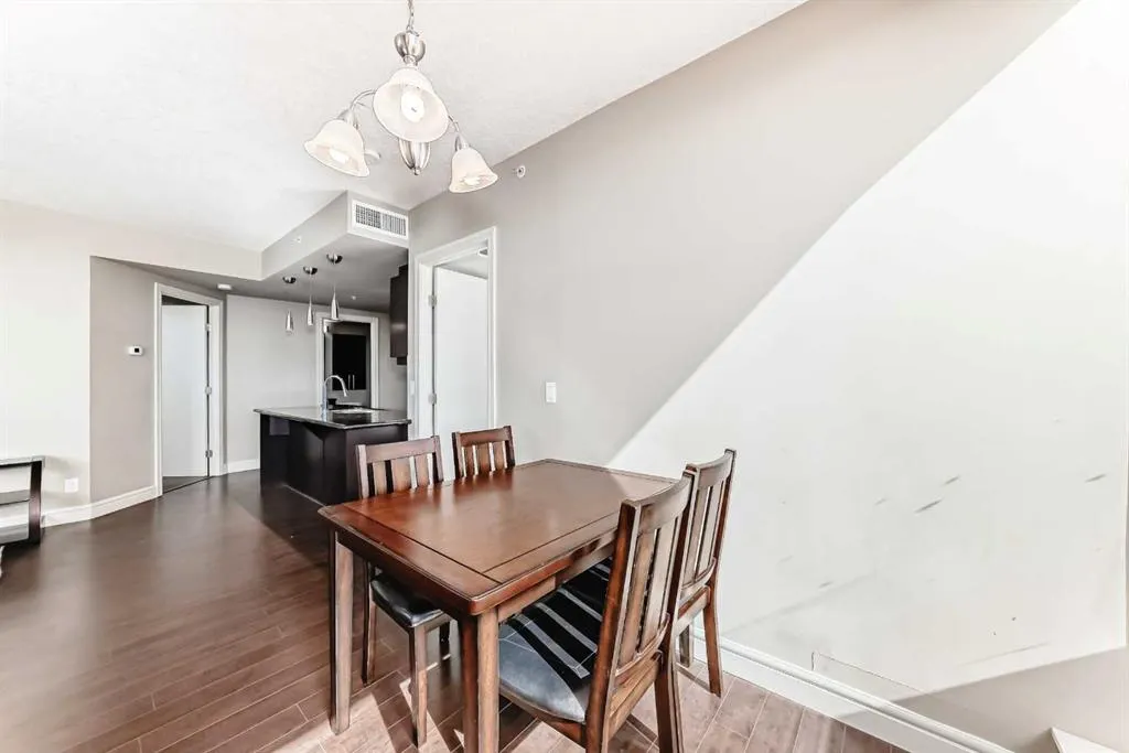 817 15 Avenue SW #402