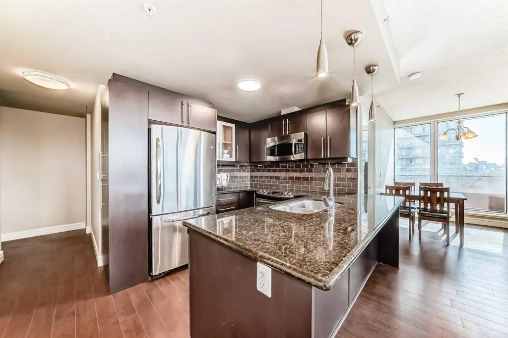 817 15 Avenue SW #402