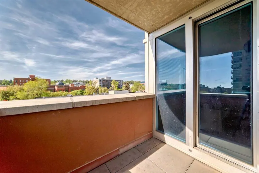 817 15 Avenue SW #402