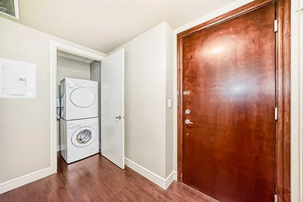 817 15 Avenue SW #402