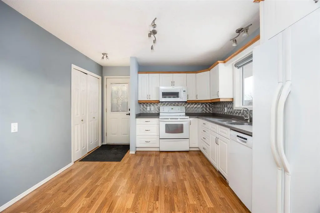 276 Cochrane Crescent