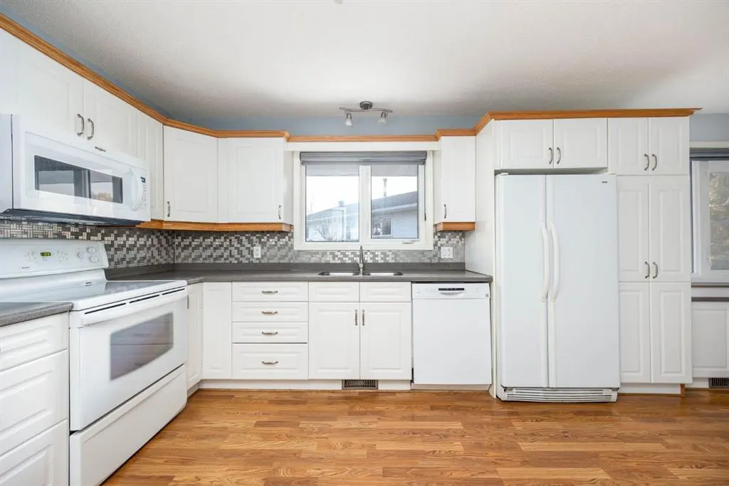 276 Cochrane Crescent