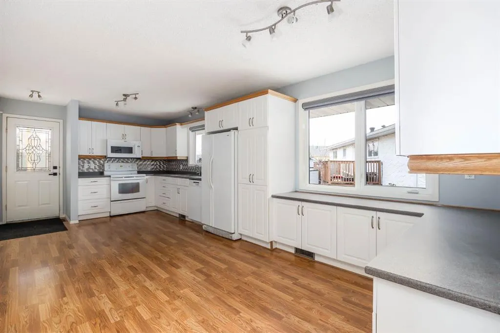 276 Cochrane Crescent