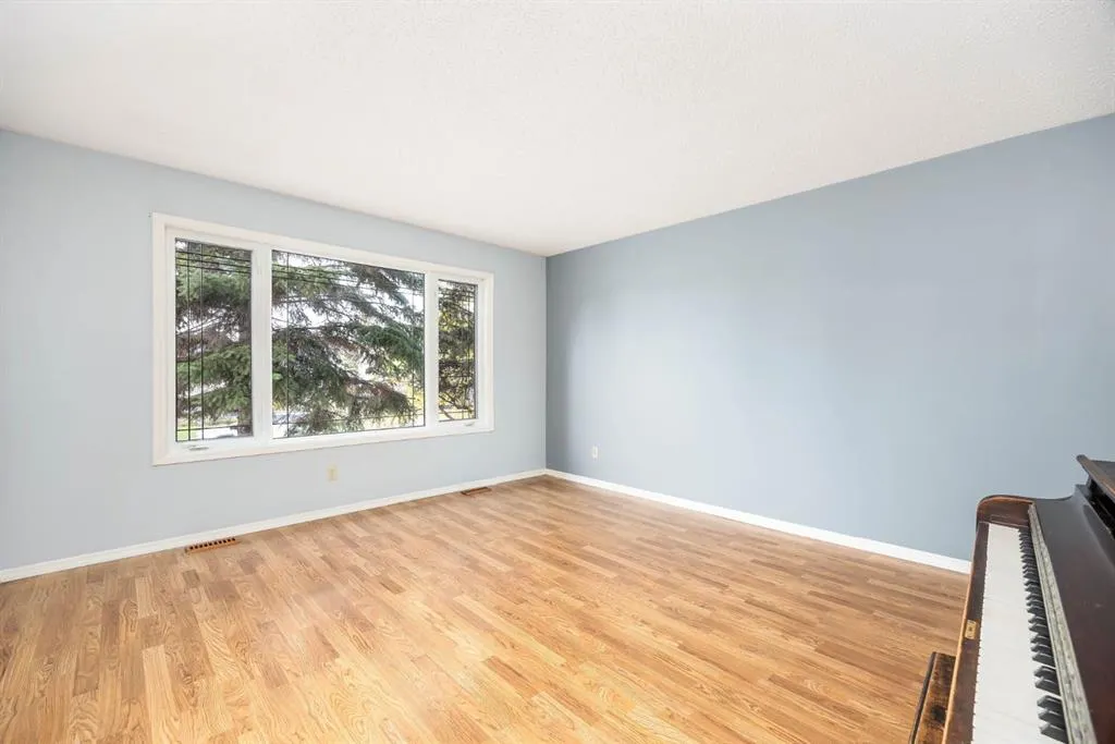 276 Cochrane Crescent