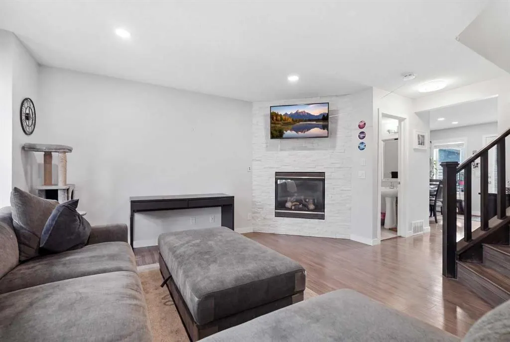 279 Everstone Drive SW