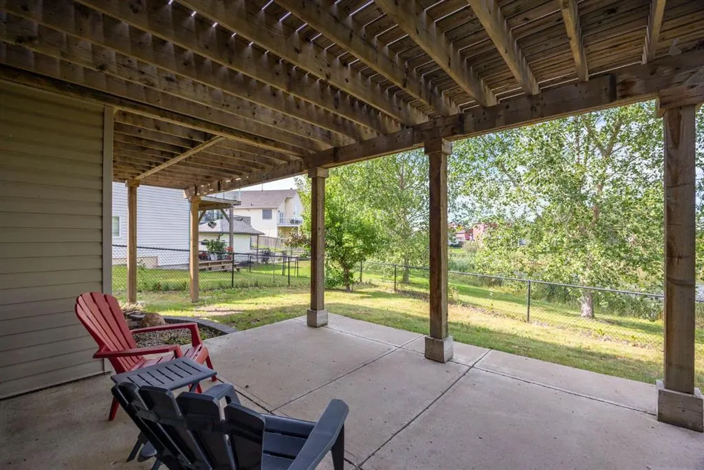 110 Lindstrom Bay