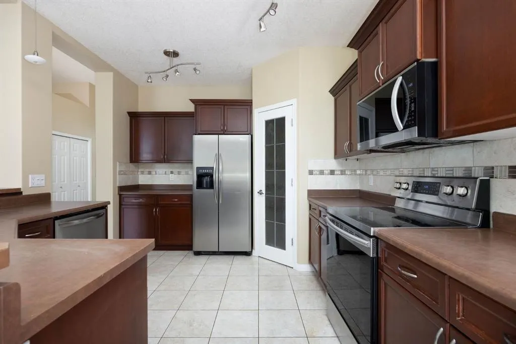 110 Lindstrom Bay