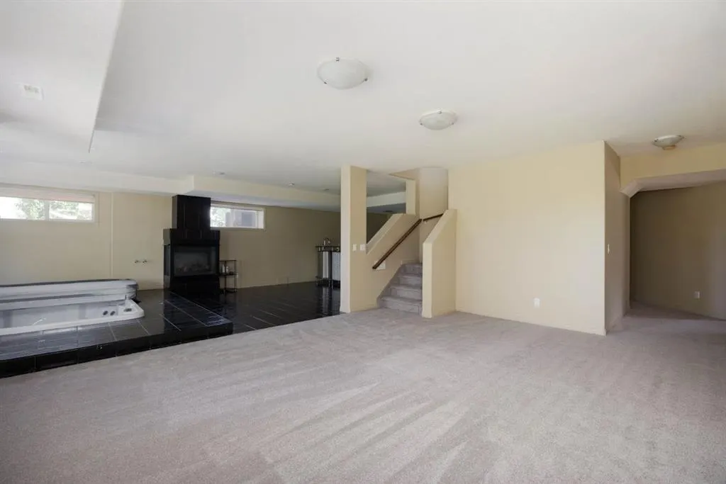 110 Lindstrom Bay