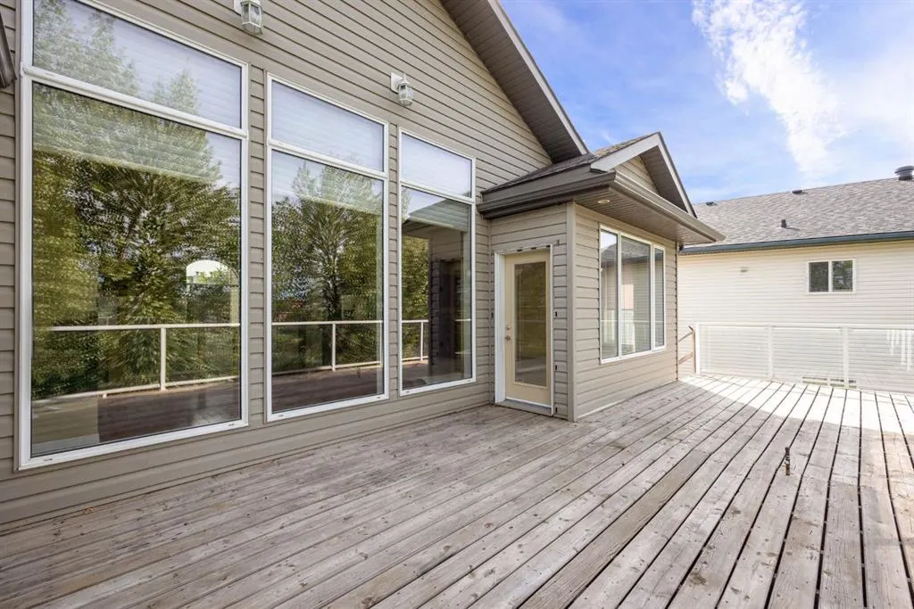 110 Lindstrom Bay