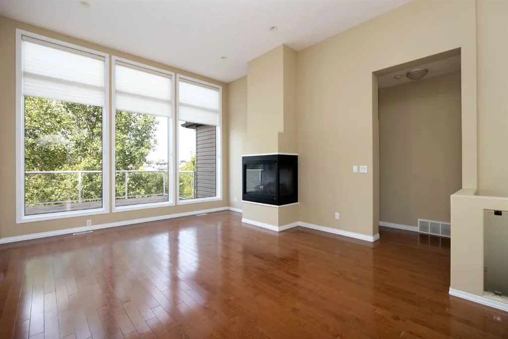 110 Lindstrom Bay