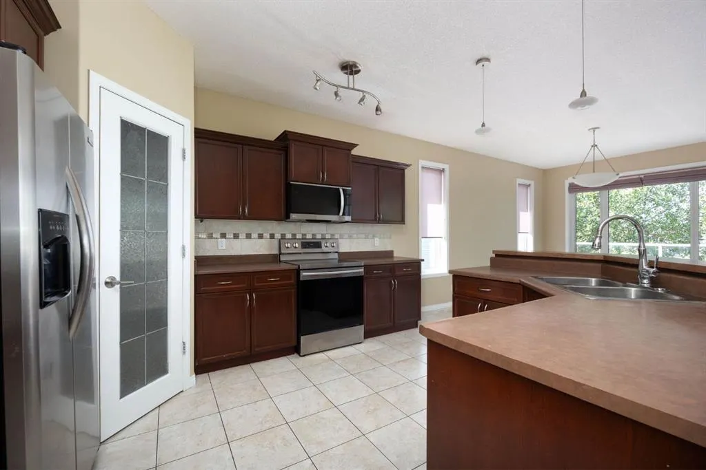 110 Lindstrom Bay