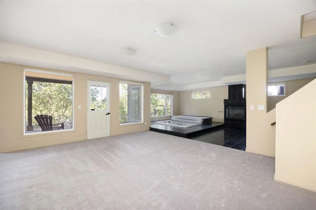 110 Lindstrom Bay