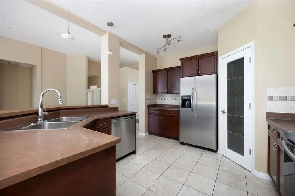 110 Lindstrom Bay