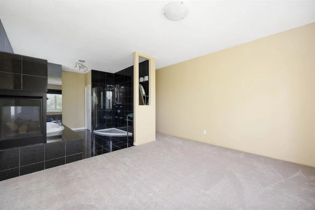 110 Lindstrom Bay