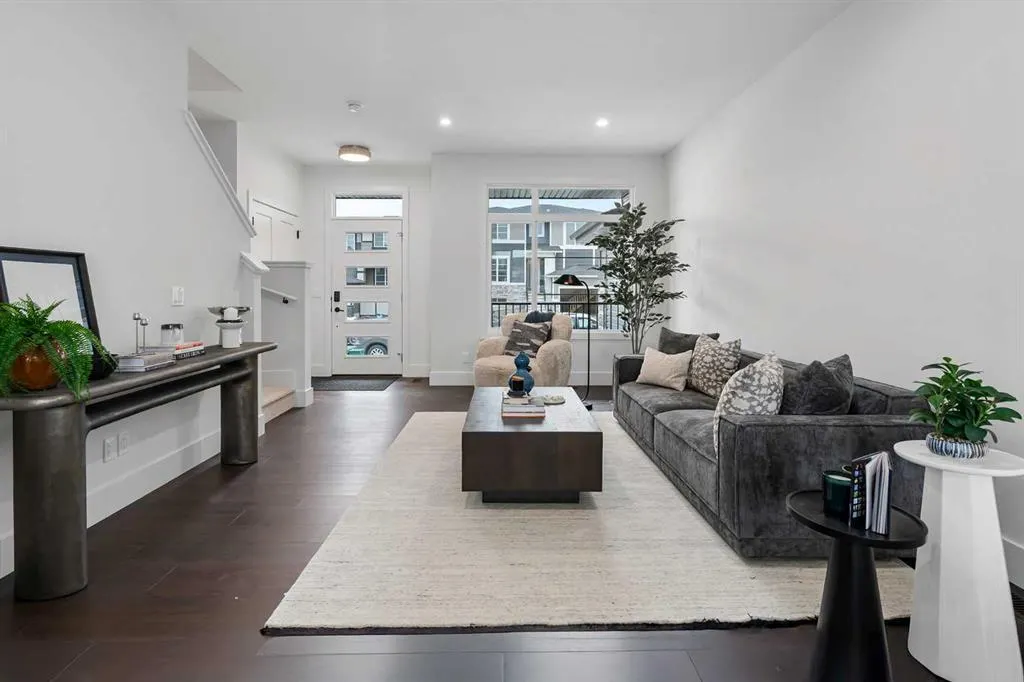 21 Silverton Glen Bay SW