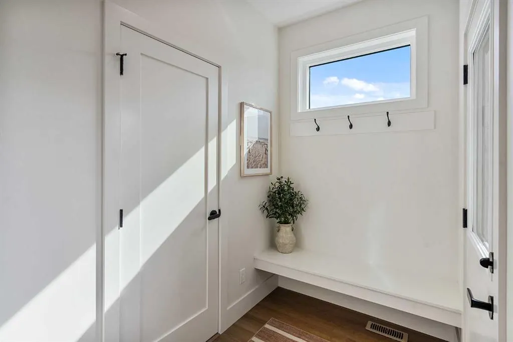 21 Silverton Glen Bay SW