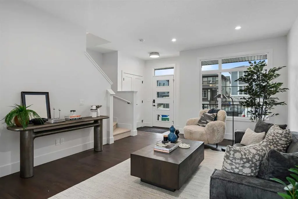 13 Silverton Glen Bay SW