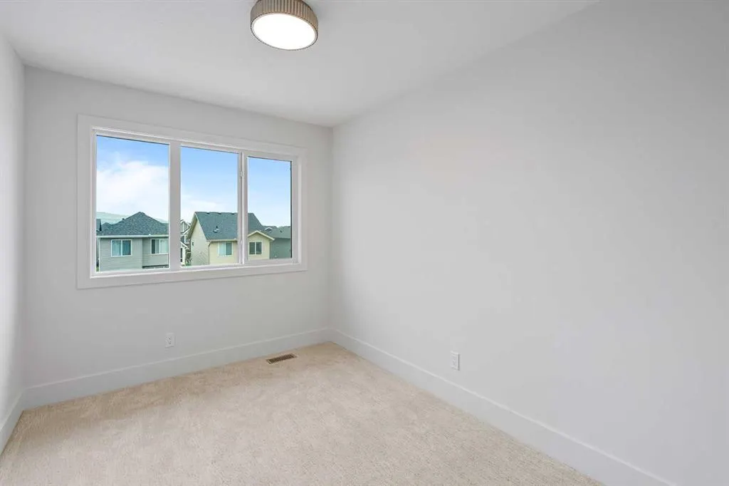 13 Silverton Glen Bay SW
